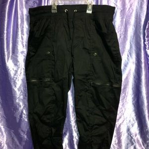NWOT Black Capris